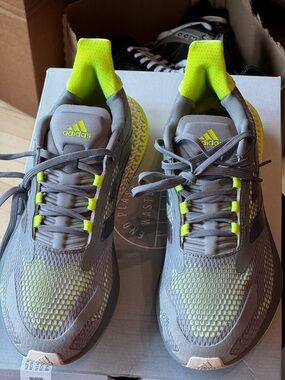 Adidas Men’s Grey & Neon Running Shoes